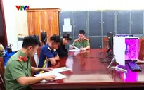 Lên mạng rao "nhận đọc trộm tin nhắn" rồi dụ khách, chiếm tài khoản ngân hàng