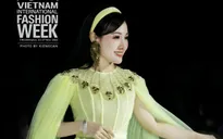 BTV Hoài Anh hóa nàng thơ trên sàn catwalk