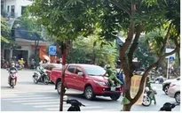 Khởi tố tài xế ô tô rồ ga bỏ chạy khi chiến sĩ công an bám trên nắp capo