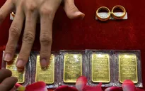 Giá vàng tiếp tục rớt thảm