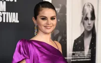 Selena Gomez gọi ngành công nghiệp Hollywood là "quái vật"