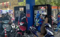 Bộ Công Thương yêu cầu doanh nghiệp đầu mối ký cam kết cấp đủ hàng cho cây xăng
