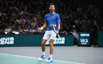 Novak Djokovic dễ dàng tiến vào bán kết của Paris Masters