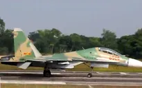 VIDEO: Không quân huấn luyện bay biểu diễn trong Triển lãm Quốc phòng quốc tế