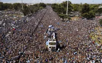 Messi và ĐT Argentina bỏ dở lễ ăn mừng vì sự cố hi hữu