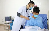 Cấp cứu bé trai bị dao đâm thấu tim nguy kịch