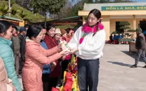 Hoa hậu Lương Thuỳ Linh đưa Tết hạnh phúc với đồng bào vùng cao