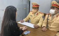 Xem xét xử lý hình sự người phụ nữ lăng mạ cảnh sát giao thông