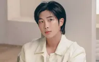 RM (BTS) - Nghệ sĩ solo Hàn Quốc đầu tiên lọt top 3 BXH Billboard 200