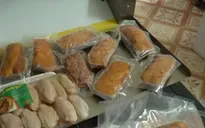 Phát hiện đầu nậu chuyên cung cấp thực phẩm đông lạnh "bẩn" cho quán ăn tại Hà Nội