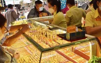 Giá vàng rơi thẳng đứng