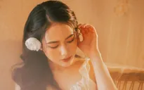Việt Hoa mong manh trong bộ ảnh mới