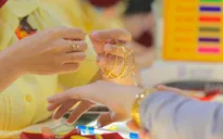 Giá vàng biến động trái chiều