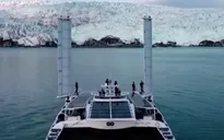 Pháp ra mắt tàu chở hàng không khí thải