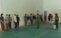 Bắt vụ đánh bạc bằng vỏ hạt dưa quy mô lớn