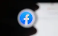 Facebook "tứ bề thọ địch"