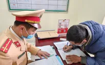 Xử lý nhiều trường hợp "cò mồi" tranh giành khách đi chùa Hương