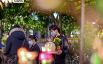Giới trẻ Hà Thành đi chùa cầu duyên trong ngày Lễ Tình nhân