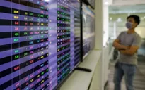 VN-Index đảo chiều bật tăng gần 10 điểm