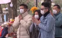Người dân Thủ đô vái vọng tại đền, chùa ngày đầu năm