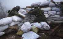 Ukraine tạm thời đóng cửa trạm kiểm soát ở Donbass do bị pháo kích