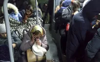 Căng thẳng leo thang, hàng nghìn người dân miền Đông Ukraine sơ tán sang Nga