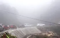 Hàng nghìn lượt du khách đến chiêm ngưỡng băng giá ở Mẫu Sơn