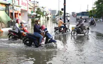 Khắc phục điểm nghẽn giao thông do triều cường gây ngập