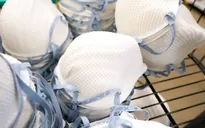 Giới khoa học Australia cảnh báo xịt khử khuẩn khẩu trang có thể gây phản tác dụng