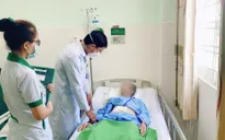 Cấp cứu bệnh nhân bị tắc ruột do uống 4 viên thuốc không rõ loại
