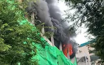 Cháy tòa nhà đang tháo dỡ giữa trung tâm TP Hồ Chí Minh