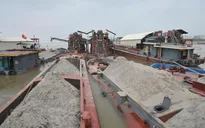 Truy tố đối tượng khai thác cát trái phép trên sông Hồng