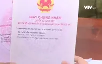 Làm giả giấy chứng nhận quyền sử dụng đất để lừa đảo
