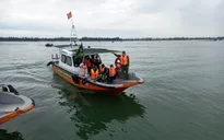 Vụ chìm ca nô khu vực biển Cửa Đại: Cảnh sát đường thủy tập trung tìm kiếm cứu nạn