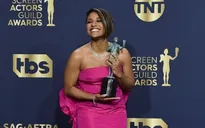Ariana DeBose - Nữ diễn viên Latina đầu tiên chiến thắng SAG Awards: "Cửa đang mở"