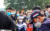 Hàng trăm người đưa tiễn nạn nhân xấu số trong vụ tai nạn kinh hoàng trên biển Cửa Đại