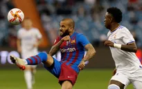 Dani Alves không có tên trong danh sách dự Europa League của Barca