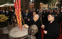 Tổng Bí thư dâng hương tại Hoàng thành Thăng Long