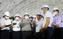 Thủ tướng Phạm Minh Chính chỉ đạo tại công trường xử lý ngay những vướng mắc, đẩy nhanh thi công cao tốc Bắc - Nam