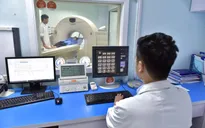 Vào viện khám vì cảm giác vướng đờm ở cổ, phát hiện u phổi đã di căn