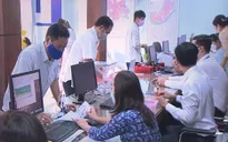 Công sở nghiêm túc hoạt động trở lại sau Tết