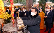 Chủ tịch Quốc hội Vương Đình Huệ dâng hương tại Hoàng thành Thăng Long