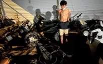 Bắt 2 thiếu niên trộm đồ ở kho xe tang vật vi phạm của CSGT