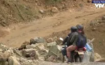 Sau 2 mùa mưa lũ, giao thông vẫn bị chia cắt