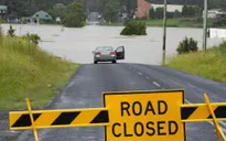 Hàng nghìn người dân Australia trở về những ngôi nhà “không thể ở được” sau khi lũ rút