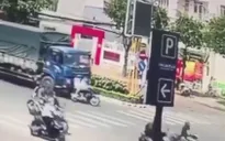 Tai nạn vì đi vào điểm mù xe tải