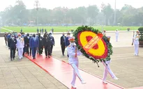 Tổng thống Sierra Leone vào Lăng viếng Chủ tịch Hồ Chí Minh