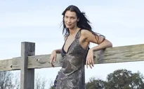 Siêu mẫu Bella Hadid và nỗi ám ảnh luôn "xấu hơn chị gái"