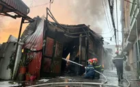 Hà Nội: Kịp thời ngăn chặn đám cháy từ dãy xưởng sản xuất tại quận Hoàng Mai