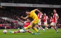 Ngoại hạng Anh | Đánh bại Arsenal, Liverpool áp sát ngôi đầu bảng